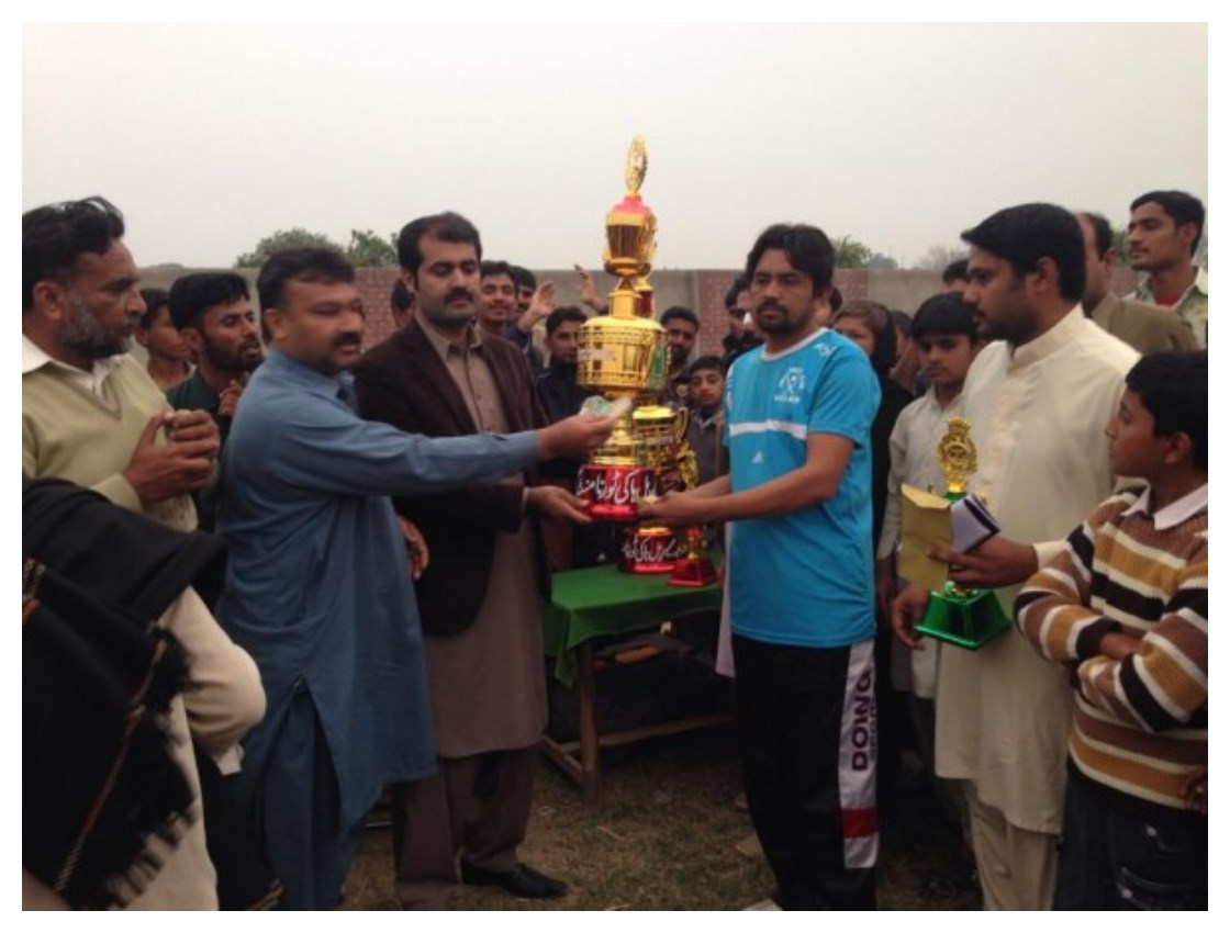 Sajjad Hotel Wala Recieving Trophy at Sufi Noor Hussain Tahiri's Hockey Tournament